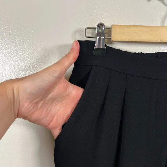 Aritzia Babaton Harvey Pleated Jogger Pant Size 2 Black Work Office Career - Picture 6 of 10